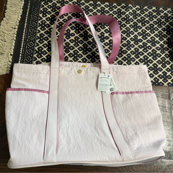 NWT Lululemon Daily Multi-Pocket Tote Bag 20L Blissful Pink/Pink Frosting - Picture 5 of 11